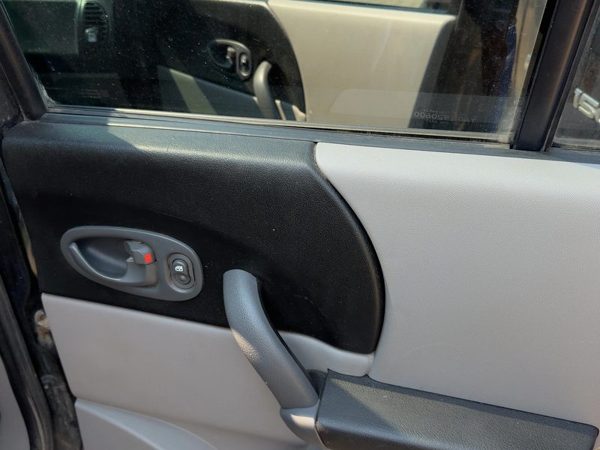 04-05 Vue Redline Passenger Right Rear Door Trim Panel Switches Back Gray 17D — photo 8