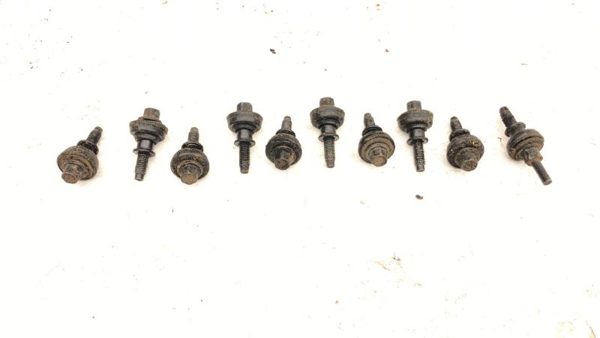 2003 Ford Escort Valve Cover With Bolts Hardware Oem 2.0L — photo 2