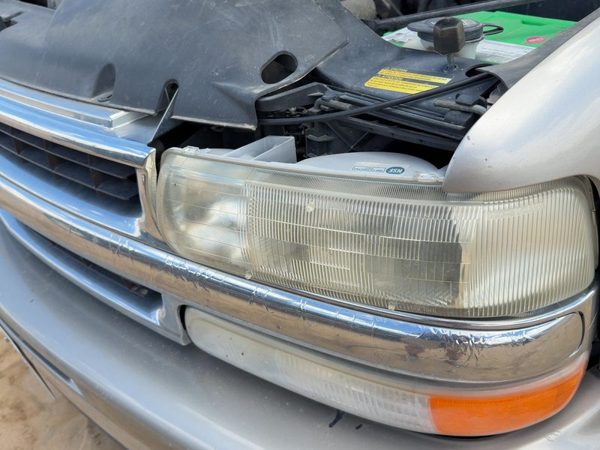 2000-2006 Chevy Suburban Driver Left Head Light Oem Front Lamp 16526133 — photo 3