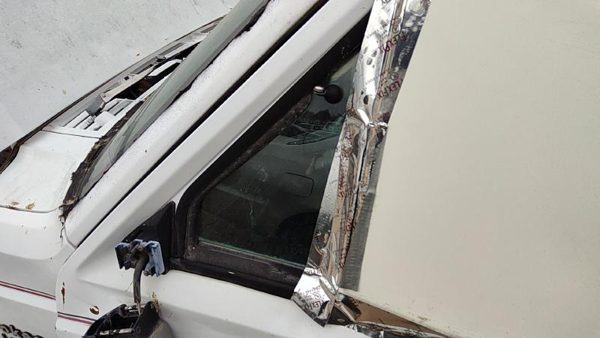 88-96 Jeep Cherokee Driver Left Front Vent Window Small Door Glass With Frame — photo 1
