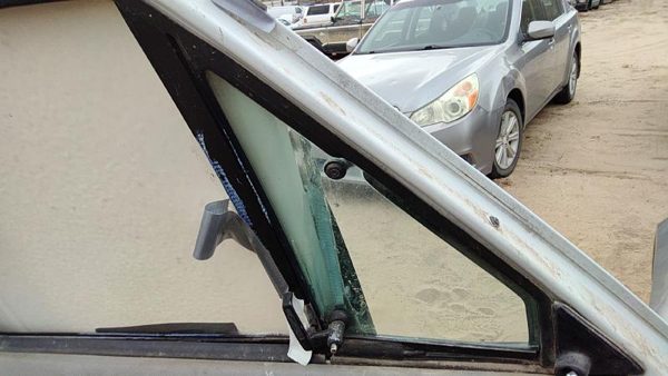 88-96 Jeep Cherokee Driver Left Front Vent Window Small Door Glass With Frame — photo 5