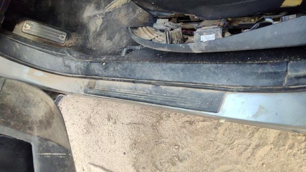 2011 Subaru Legacy Outback Driver Left Lower Sill Step Moulding Trim Panel Oem — photo 2