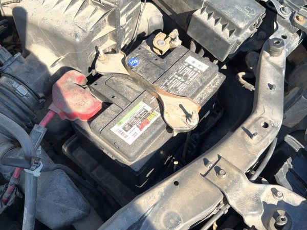 2005-2010 Mercury Mariner Complete Battery Box Mount Tray With Hold Down Oem — photo 1