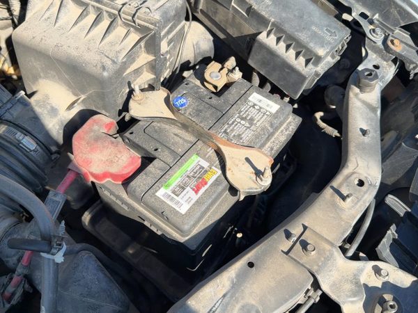 2005-2010 Mercury Mariner Complete Battery Box Mount Tray With Hold Down Oem — photo 3
