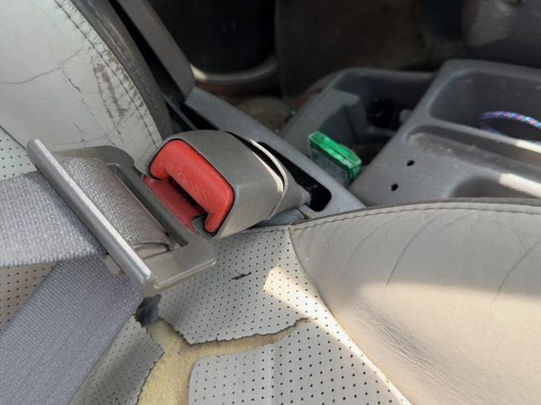 01-05 Pt Cruiser Passenger Right Front Seat Belt Buckle Receiver Taupe/Beige Fl — photo 6
