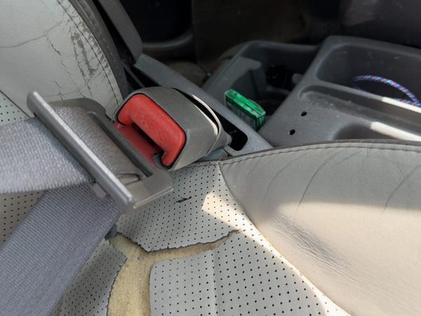 01-05 Pt Cruiser Passenger Right Front Seat Belt Buckle Receiver Taupe/Beige Fl — photo 3