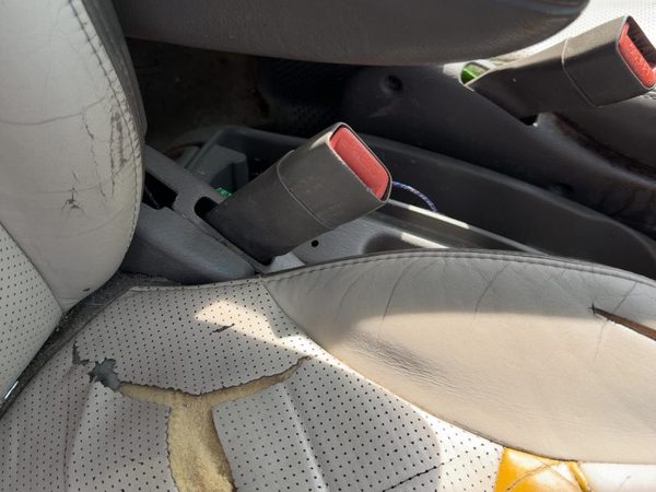 01-05 Pt Cruiser Passenger Right Front Seat Belt Buckle Receiver Taupe/Beige Fl — photo 1