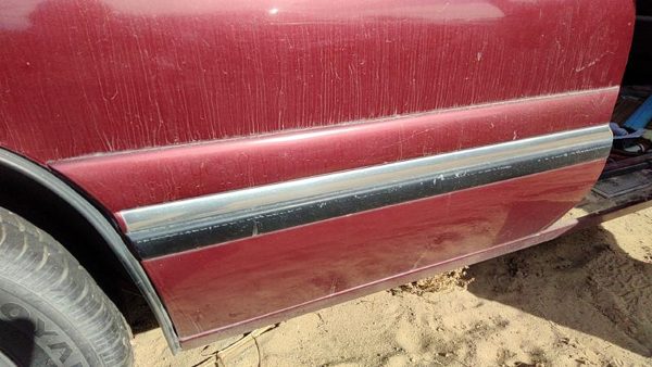 97-99 Lesabre Passenger Right Rear Moulding From Door Back Trim 51B Bordeaux Red — photo 1