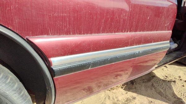 97-99 Lesabre Passenger Right Rear Moulding From Door Back Trim 51B Bordeaux Red — photo 2
