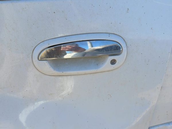 1998 Lincoln Navigator Outside Door Handle LH Oxford White Yz — photo 4