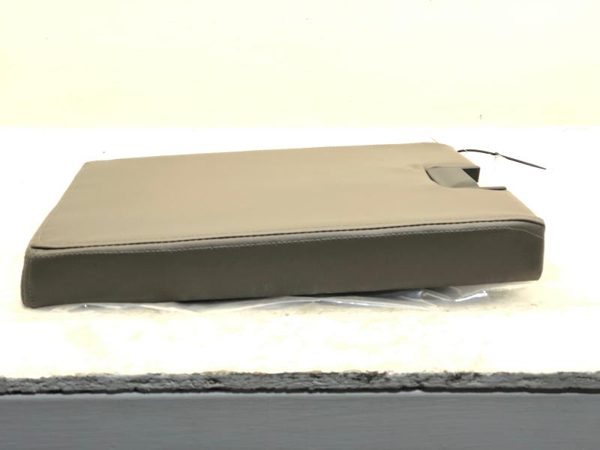 2011-2014 Chevy Silverado 1500 Center Console Lid Gray 20943731 — photo 4