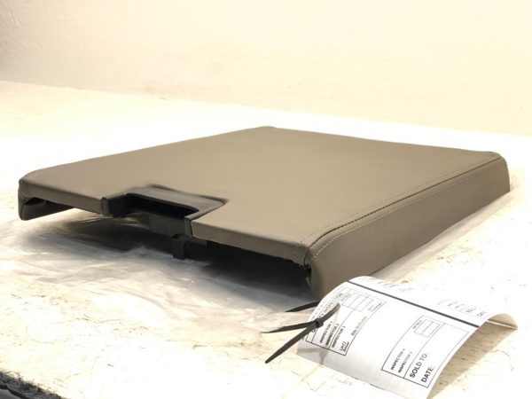 2011-2014 Chevy Silverado 1500 Center Console Lid Gray 20943731 — photo 7