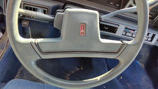1989 Oldsmobile Cutlass Supreme Steering Wheel — photo 2