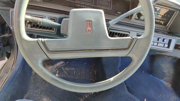 1989 Oldsmobile Cutlass Supreme Steering Wheel — photo 3