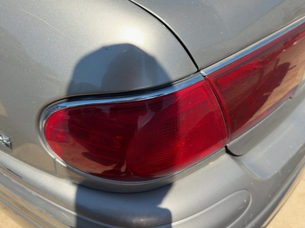 2001-2005 Buick Lesabre Driver Left Outer Tail Light Brake Lamp Oem Rear — photo 1