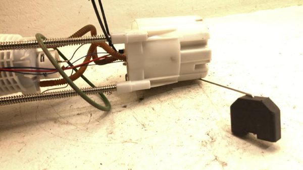 2004-2006 Dodge Ram 1500 Complete Fuel Pump With Sending Unit Gas Level Oem 4.7L — photo 5