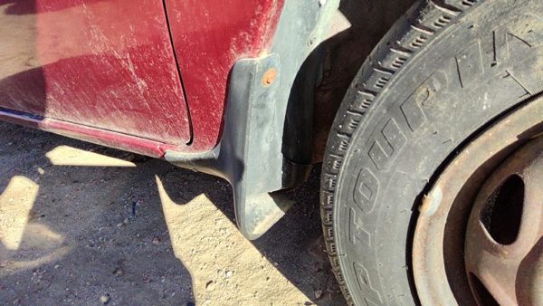 1994-1997 Ford Aspire Passenger Right Front Mud Flap Rock Guard Oem — photo 2