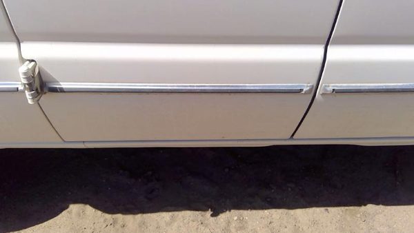 93-04 Van E150 Passenger Right Rear Moulding From Rearward Door Back Trim Strip — photo 1