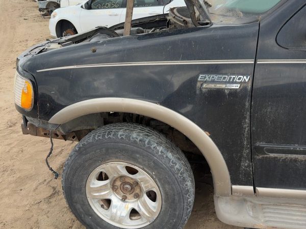1997-2002 Ford Expedition Driver Left Front Fender Oem Black F85Z16006Ca — photo 1
