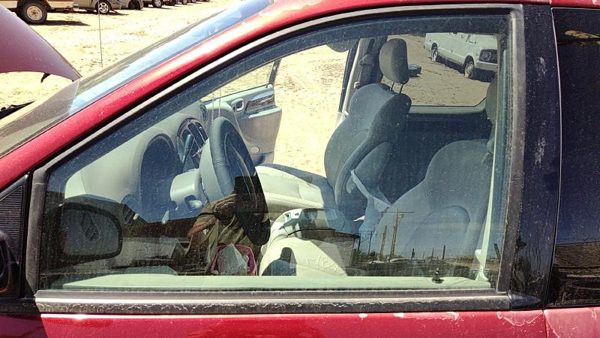 2004-2007 Chrysler Town Country Driver Left Front Side Window Door Glass Oem — photo 2