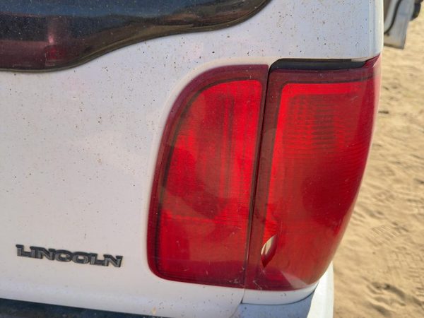 1998 Lincoln Navigator Tail Light Assembly RH — photo 2