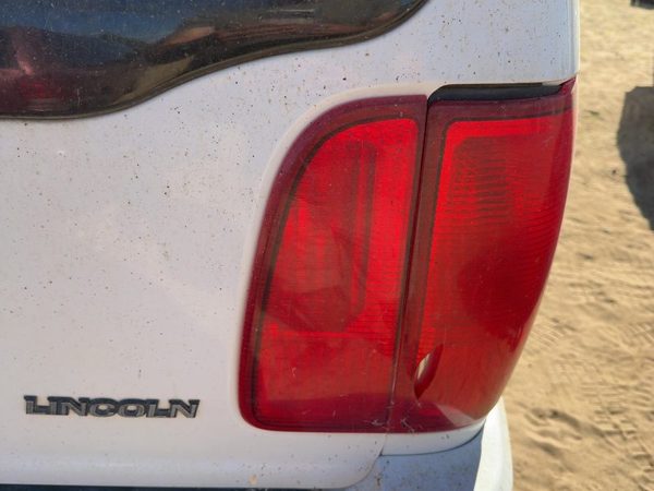 1998 Lincoln Navigator Tail Light Assembly RH — photo 4