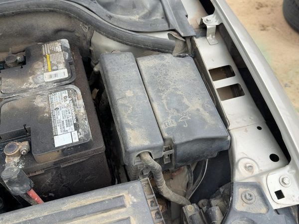 2010-2014 Vw Jetta Engine Fuse Box Power Distribution Panel Oem 1.8L 5C0937132B — photo 2