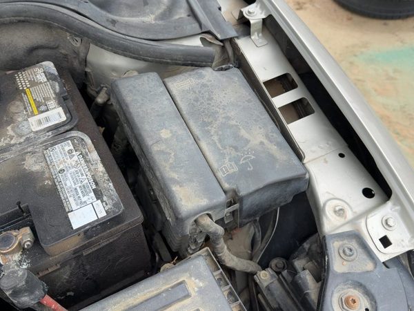 2010-2014 Vw Jetta Engine Fuse Box Power Distribution Panel Oem 1.8L 5C0937132B — photo 3