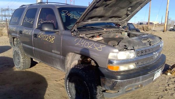 2001 Chevy Tahoe — vehicle photo 1