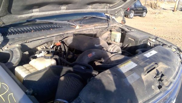 2001 Chevy Tahoe — vehicle photo 2