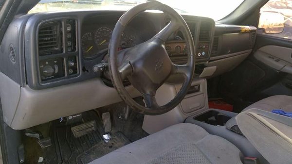 2001 Chevy Tahoe — vehicle photo 5