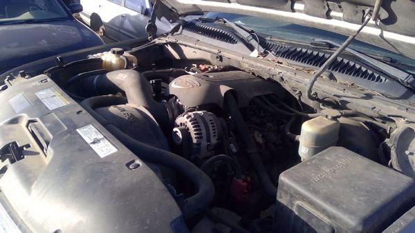 2001 Chevy Tahoe — vehicle photo 3