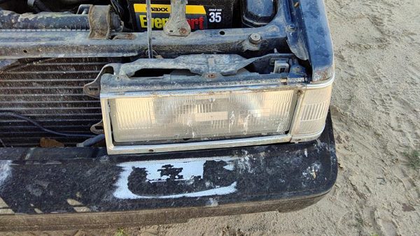 1985-1986 Toyota Camry Driver Left Head Light Oem Front Lamp 8115032121 — photo 1