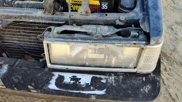 1985-1986 Toyota Camry Driver Left Head Light Oem Front Lamp 8115032121 — photo 3