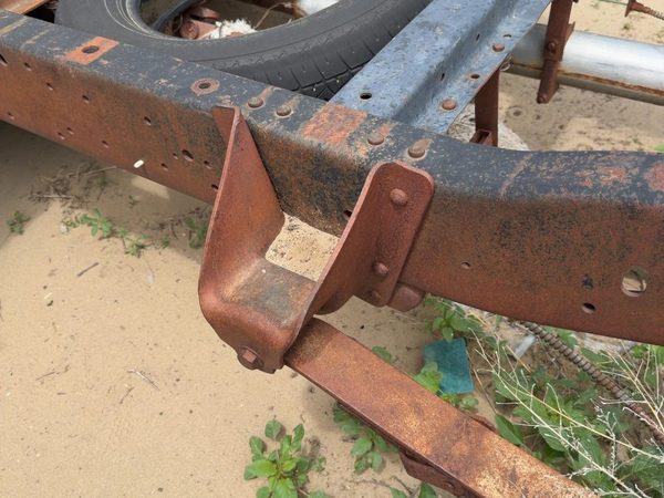 73-87 Chevy Silverado C20 Pickup Driver Left Front Leaf Spring Shackle 2WD — photo 1