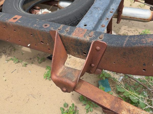 73-87 Chevy Silverado C20 Pickup Driver Left Front Leaf Spring Shackle 2WD — photo 3