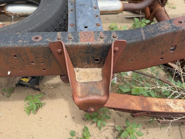 73-87 Chevy Silverado C20 Pickup Driver Left Front Leaf Spring Shackle 2WD — photo 5