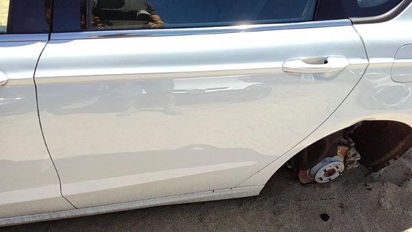 2013 Ford Fusion Rear Door LH White Yz — photo 1