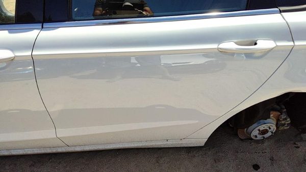 2013 Ford Fusion Rear Door LH White Yz — photo 2