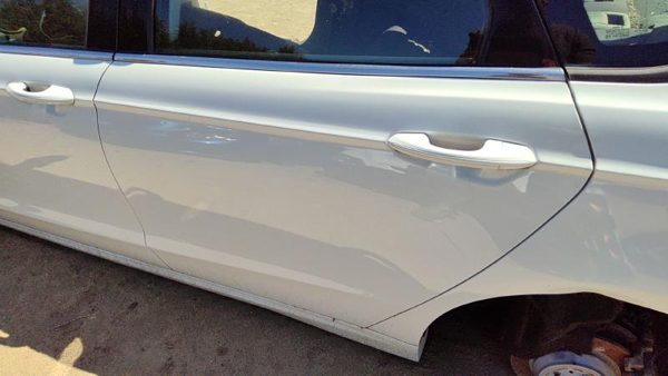 2013 Ford Fusion Rear Door LH White Yz — photo 4