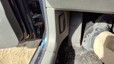 06-10 Vw Jetta Driver Left Lower Kick Trim Panel Oem Gray