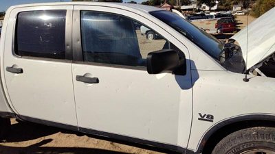 2004 Nissan TITAN Front Door RH Q10 White Hail 801007S230