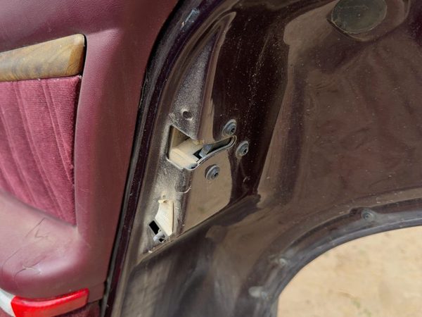 1994 Olds Eighty Eight Passenger Right Rear Door Latch With Rods/Cables Oem Back — photo 3