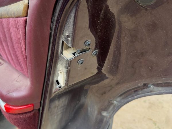 1994 Olds Eighty Eight Passenger Right Rear Door Latch With Rods/Cables Oem Back — photo 4