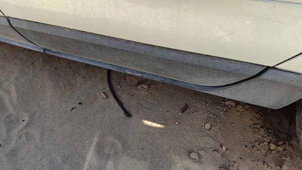 2004-2008 Chrysler Pacifica Driver Left Lower Rear Moulding From Door Oem Back — photo 1