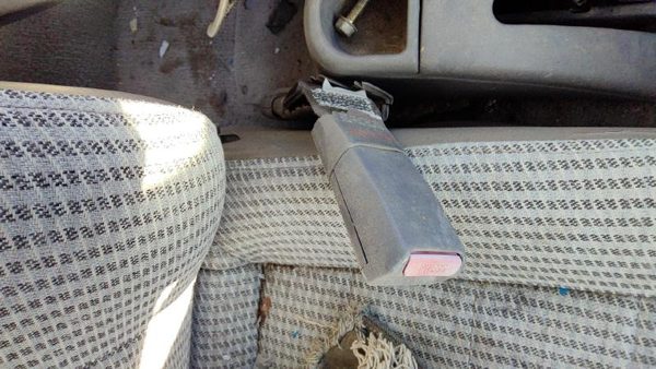 1994-1997 Ford Aspire Passenger Right Front Seat Belt Buckle Receiver Oem Gray — photo 2