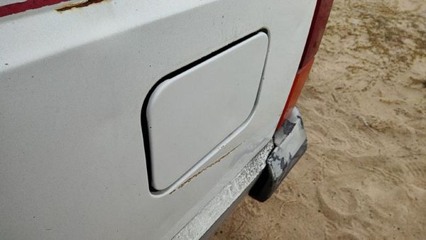 1992 Jeep Cherokee Fuel Tank Door With Hinge Gas Lid Oem Filler White — photo 4