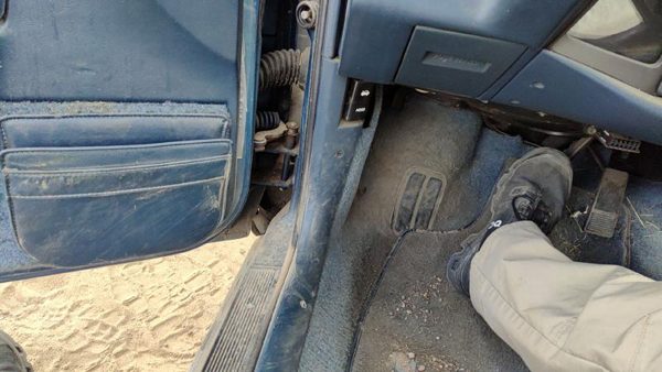 88-91 Olds Cutlass Calais Driver Left Lower Kick Trim Panel Oem Blue 2 Door — photo 3