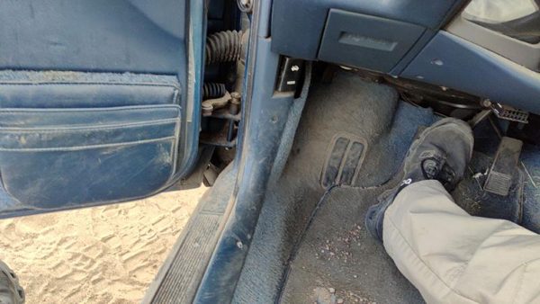 88-91 Olds Cutlass Calais Driver Left Lower Kick Trim Panel Oem Blue 2 Door — photo 2