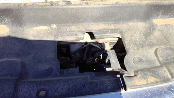 1997-2005 Ford Expedition Hood Latch Assembly With Bracket Oem Yl3Z16138Aa — photo 2